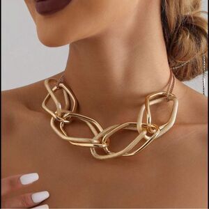ZARA CHUNKY CHAIN NECKLACE